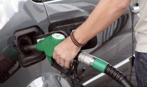 Carburante, pressing su governo per taglio immediato accise ma serve dl in Cdm