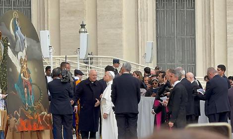 Papa Leone XIV benedice "La Donna vestita di sole"