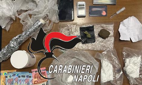 Una piazza di spaccio in un box: arrestato un 17enne