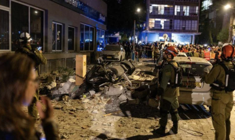 Missili dell'Iran su Tel Aviv, Israele attacca Beirut. Raid Usa su Hormuz