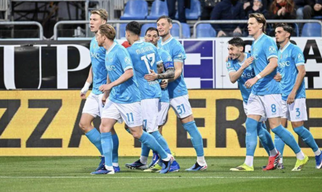 Cagliari-Napoli 0-1, McTominay porta Conte al secondo posto