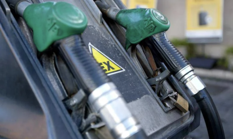 Benzina, i prezzi di oggi: gasolio supera i 2,1 euro al litro