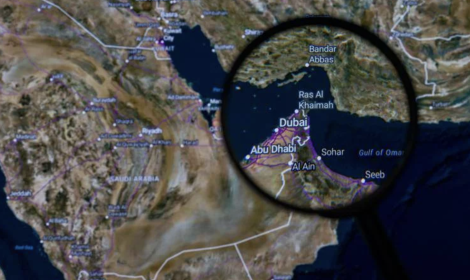 Iran, nave cinese attraversa Hormuz e sfida il blocco di Trump. Oggi primi colloqui Israele-Libano