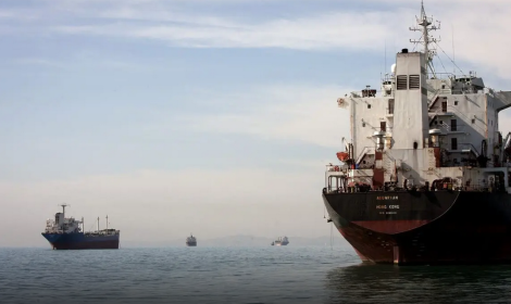 Due petroliere iraniane superano lo Stretto di Hormuz