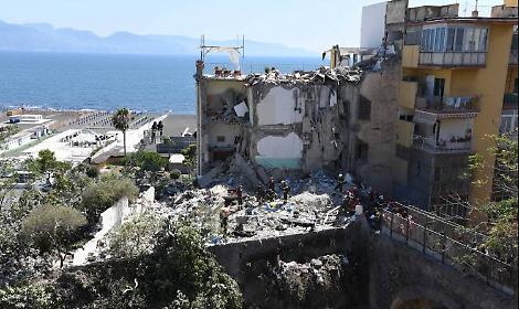 Palazzina crollata nel 2017, otto morti: processo da rifare