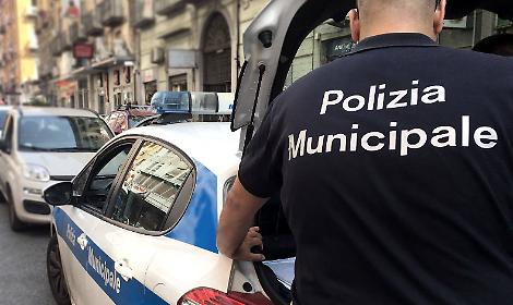 Autorizzazioni scadute, chiuso mercato abusivo a Pianura