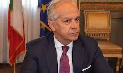 La sinistra della porpora leggera: la politica diventa pettegolezzo