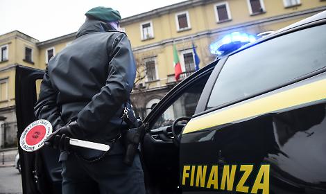 Fatture false, cinque arresti