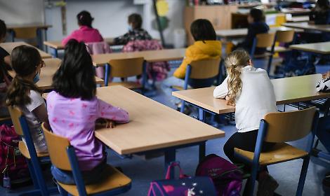 Genitori e insegnanti contro la scuola