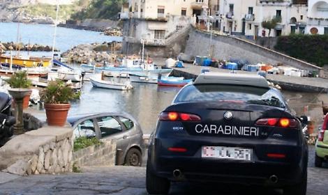 Abusivismo, scatta il sequestro per noto beach club nella baia dei Maronti
