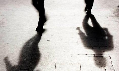 Segue la moglie e sfida i carabinieri all'esterno della caserma, stalker arrestato