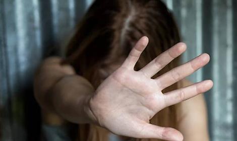 Violenza donne, schiaffi a compagna: arrestato 31enne