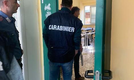 Coltelli in aula, due 15enni denunciati