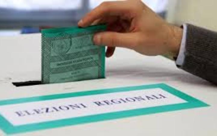 Liste come labirinti tra nomi, simboli e smarrimento politico