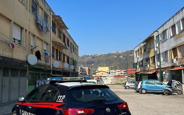 Picchia ex moglie per la droga: arrestato