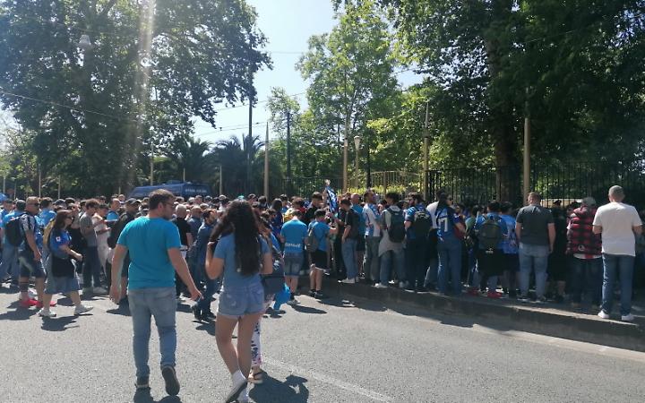 Tifosi già in fermento aspettando i campioni d'Italia