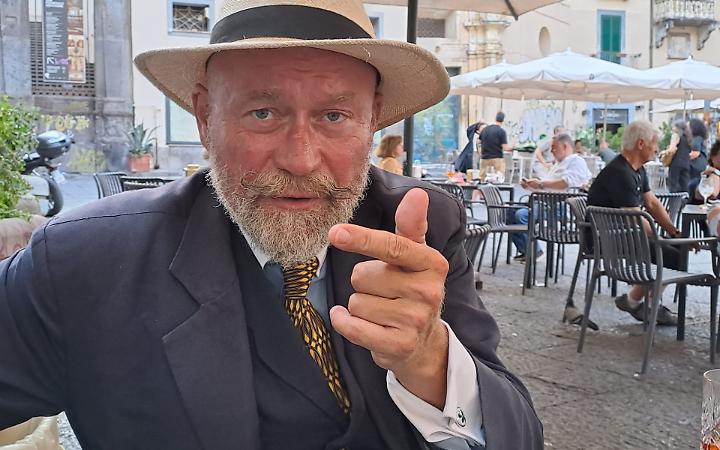 Tra politica e cultura, intervista a Ronald Schwarzer