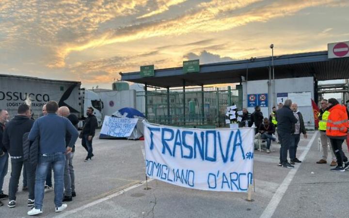 Sciopero lavoratori Trasnova nello stabilimento Stellantis