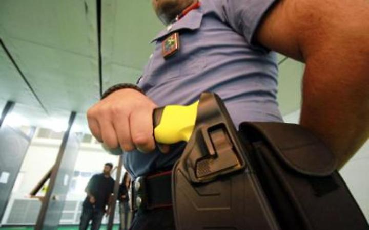 Morto dopo il taser: due le scariche rilevate, la seconda più intesa