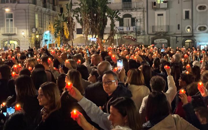 A Napoli il macabro Halloween spazzato via dalle luci dei cattolici