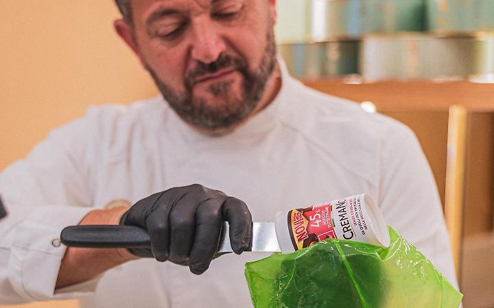 La pasticceria Poppella firma un esclusivo &ldquo;Fiocco di Neve al Cioccolato Novi&rdquo; per la finale di X Factor a Napoli