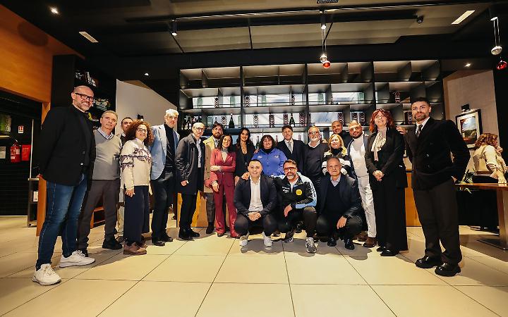 &ldquo;Mani che donano&rdquo;: l'Academy Iannucci e l'onorevole Mario Casillo uniscono Campania e Puglia in un gesto di solidariet&agrave;