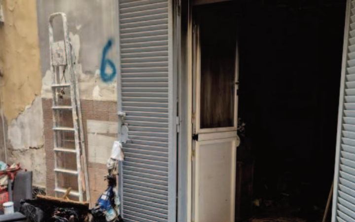 Incendio in un basso ai Quartieri, Rocky d&agrave; l&rsquo;allarme e salva tutti