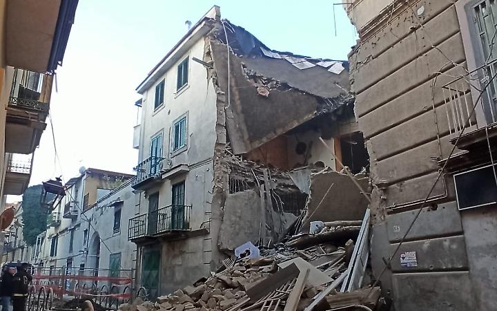 Palazzo crollato, supporto psicologico per gli sfollati