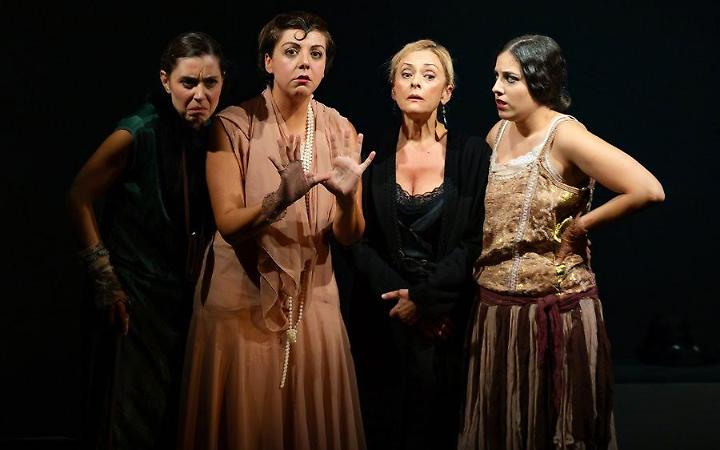 &ldquo;Streghe da marciapiede" in scena al Sannazaro