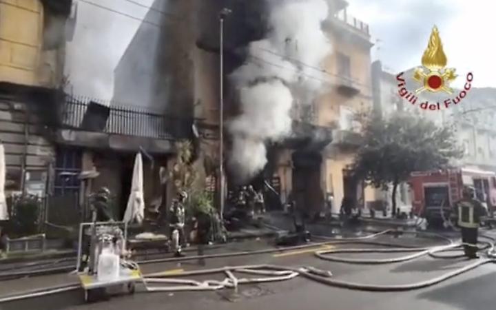 Incendio a Secondigliano, 21 sfollati accolti nel Centro Pertini