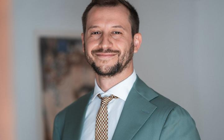 Anziani sempre pi&ugrave; online, l&rsquo;allarme sulle nuove solitudini digitali