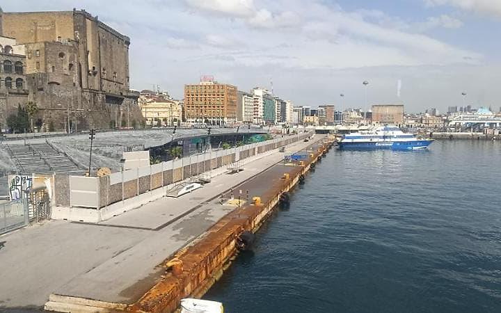 Mare agitato, collegamenti ridotti per Ischia e Procida