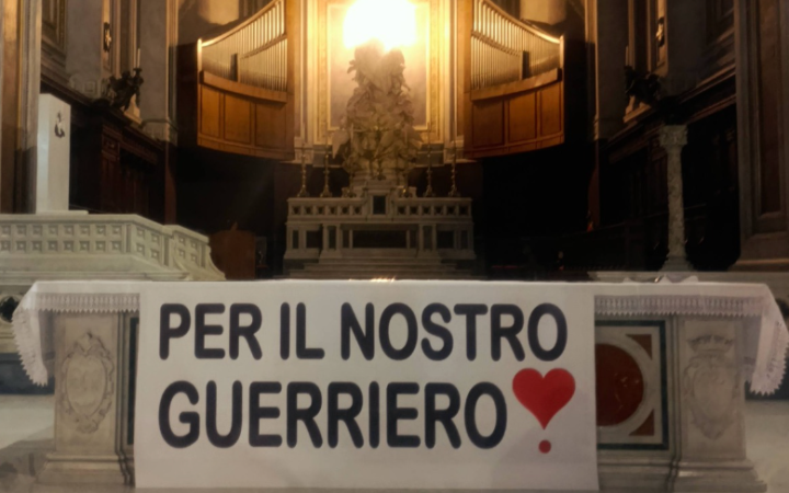 Fiaccolata per il piccolo Domenico: &laquo;Sei il nostro guerriero&raquo;