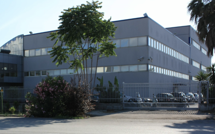 A soqquadro gli uffici della Harmont & Blaine, indagini dei carabinieri