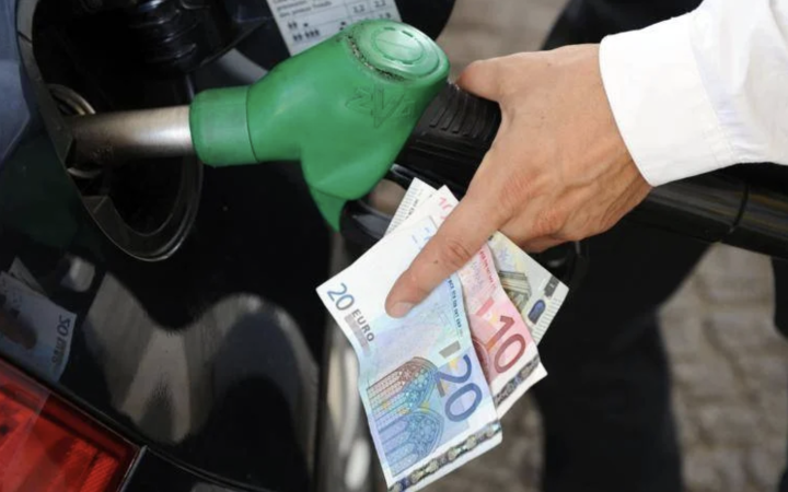 Attacco in Iran, schizza il prezzo del petrolio: aumentano listini di benzina e diesel
