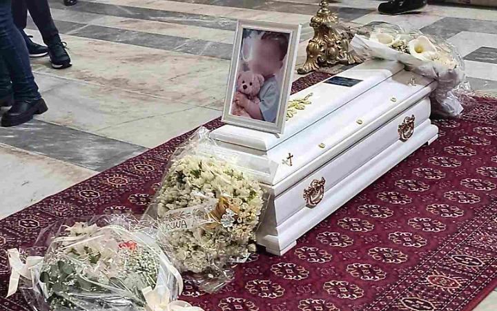 La direttrice del Monaldi abbraccia i genitori di Domenico