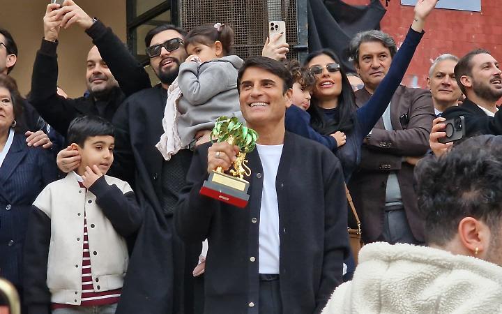 Sal Da Vinci, grande festa a Mergellina