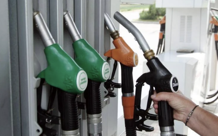 Benzina e diesel, prezzi ancora in aumento: gasolio arriva a 2 euro al litro