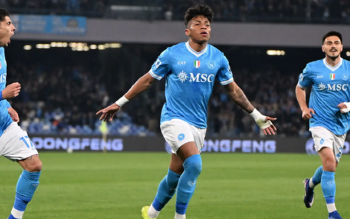 Il Napoli tiene il passo, Torino sconfitto 2-1