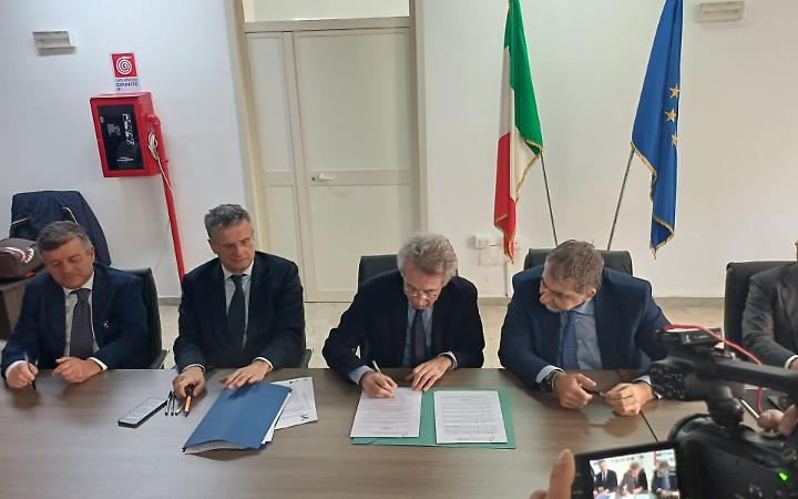 Terra dei Fuochi, accordo per rimuovere i rifiuti abbandonati lungo le strade provinciali