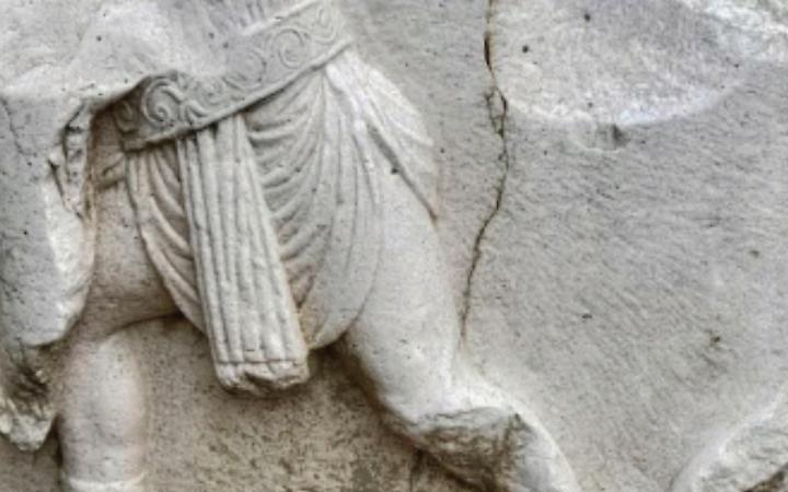 Scoperto monumento funerario romano con gladiatori lungo antica Via Appia ad Apollosa