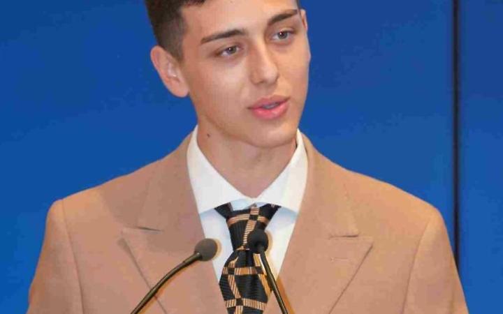 Luigi Zeno premiato dalla Polizia di Stato per il suo impegno contro il bullismo