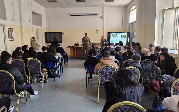 Dal diploma all'uniforme, nuove opportunit&agrave;