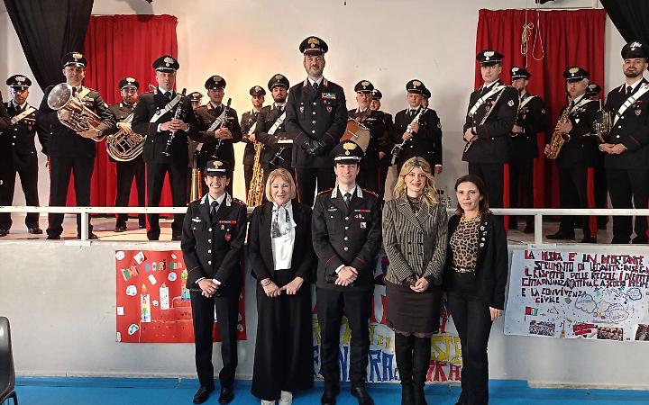 Fanfara dei Carabinieri e Inno di Mameli, polemica alla scuola Cuoco-Schipa