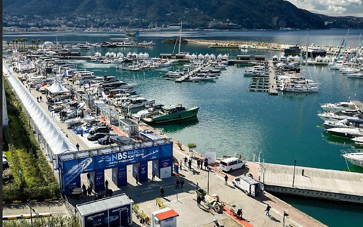 Primo salone nautico a Marina di Stabia. Tra blu carpet, salotti, profumi e sapori d'oriente