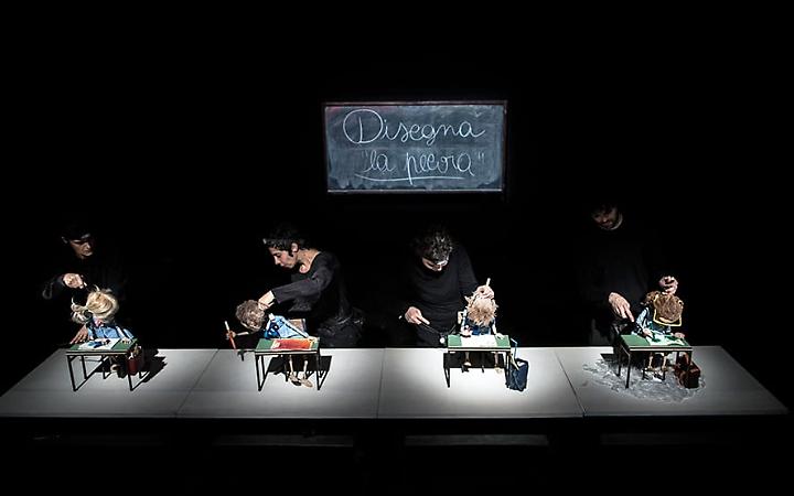 &ldquo;La classe&rdquo;, docupuppets tra teatro di figura e memoria autobiografica