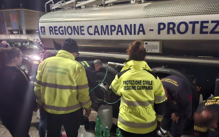 Si rompe condotta idrica a Castel Volturno, la Regione invia autobotti