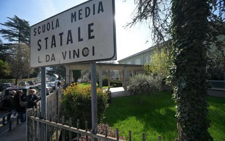 Studente 13enne accoltella la prof: &egrave; grave