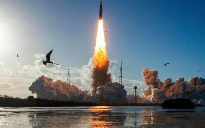 Artemis II in viaggio verso la Luna e con un pezzo d'Italia