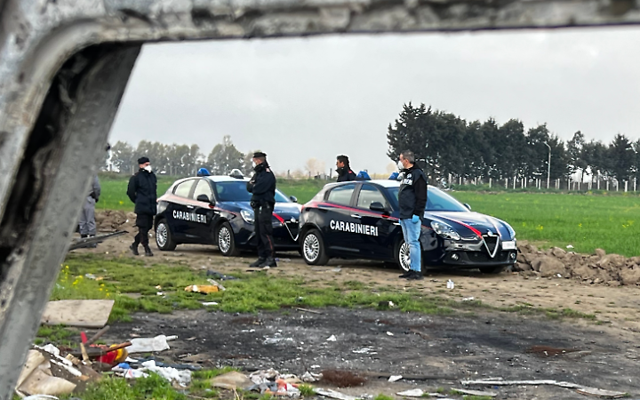 Appicca incendio in campo rom, arrestato 23enne